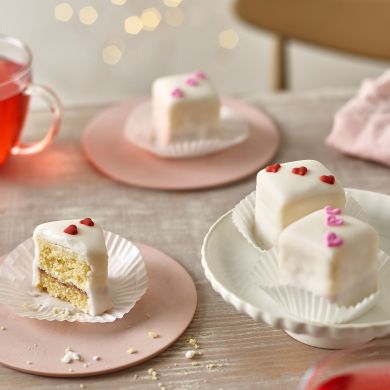 Valentine's Fondant Fancies (Box of 4)