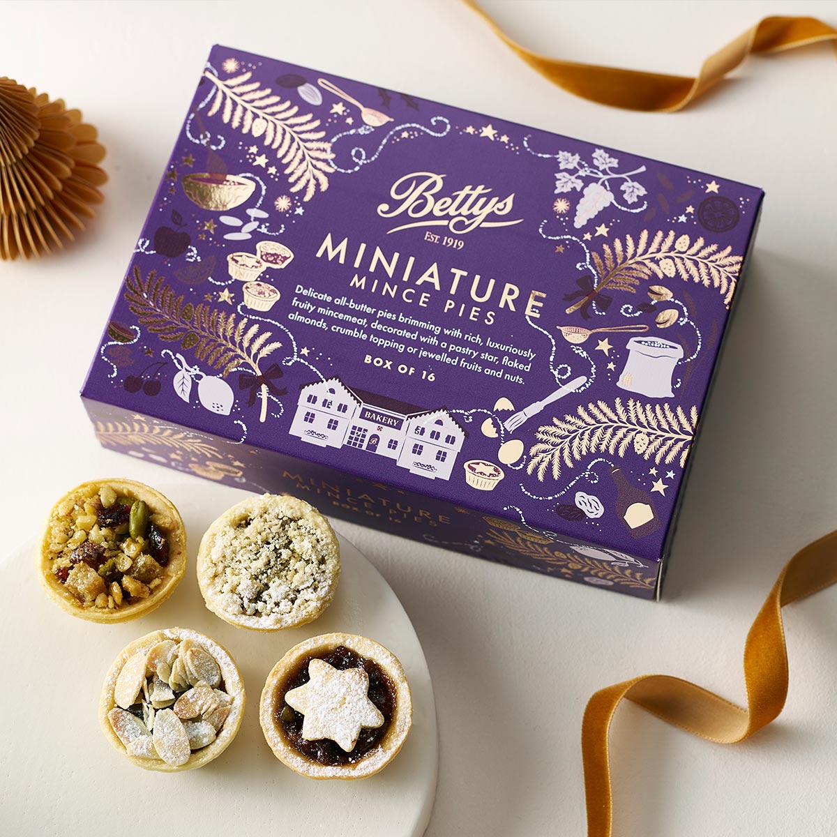 Bettys Miniature Mince Pies (Box of 16), pack and pies