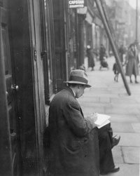 Paul Spinder sketching in York, c. 1934