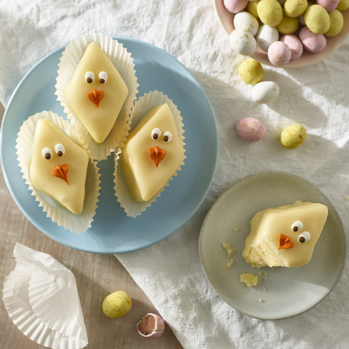 Chic Fondant Fancies